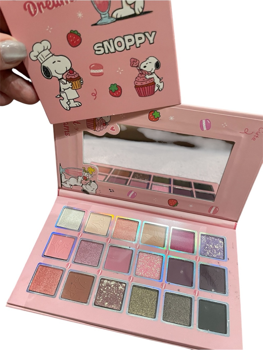 Snoppy Pink 18-Color Eyeshadow Palette — Soft Pinks & Shimmers